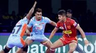 Naveen Goyat scored his 5th Super 10 of Season 7 in the match against the Warriors